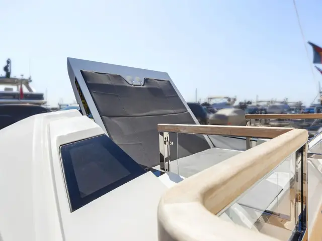 JUNIOR | Sunseeker 88 — 19 / 37