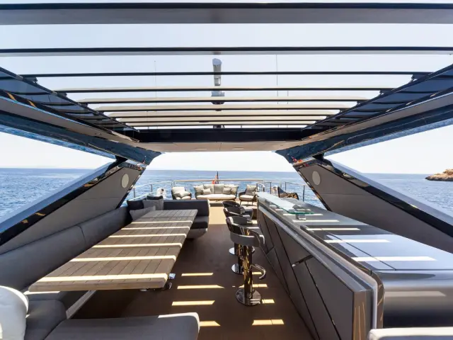 JUNIOR | Sunseeker 88 — 27 / 37