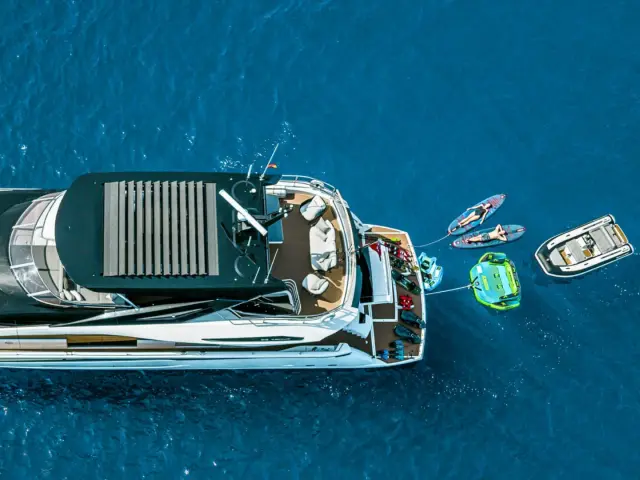 JUNIOR | Sunseeker 88 — 24 / 37