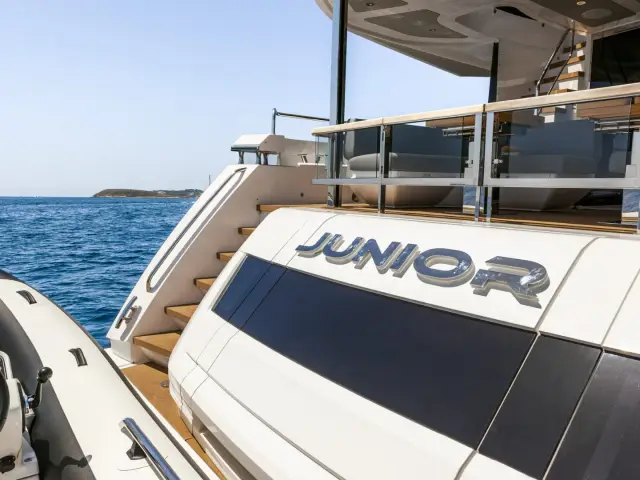 JUNIOR | Sunseeker 88 — 36 / 37