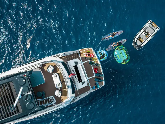 JUNIOR | Sunseeker 88 — 21 / 37