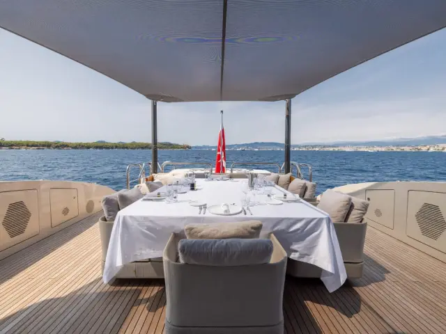 FANAMAX | Mangusta 110 — 45 / 51