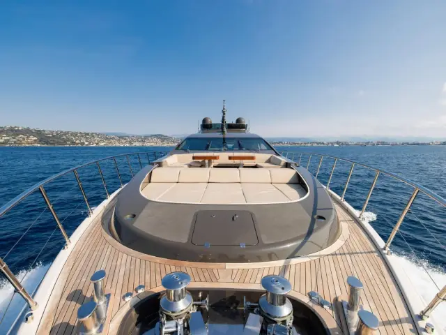FANAMAX | Mangusta 110 — 25 / 51