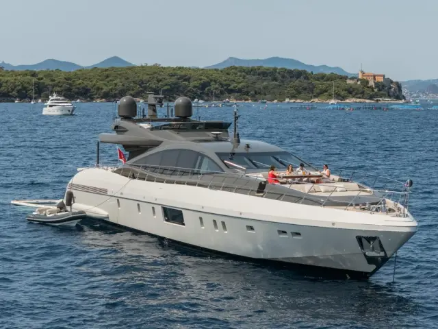 FANAMAX | Mangusta 110 — 3 / 51