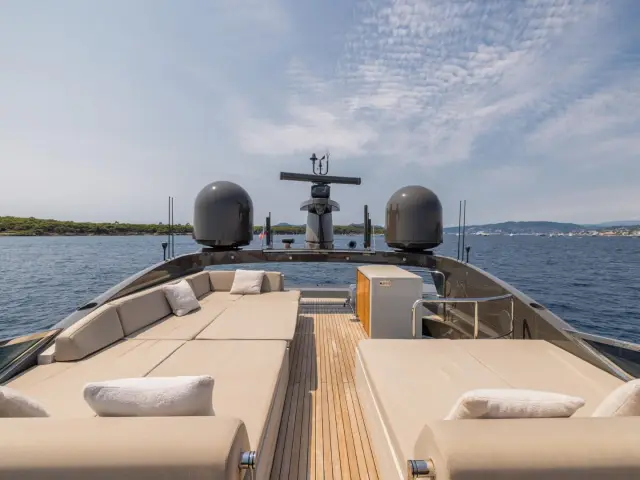 FANAMAX | Mangusta 110 — 39 / 51