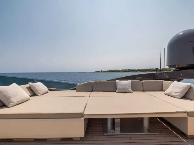 FANAMAX | Mangusta 110 — 40 / 51