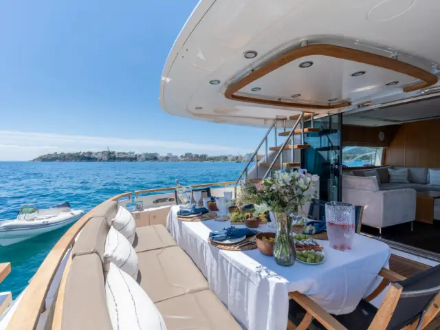 PAPAMARES | Fairline Squadron 78 — 19 / 61