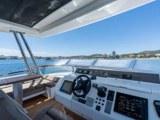 PAPAMARES | Fairline Squadron 78 — 31 / 61