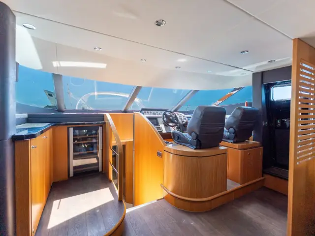 PAPAMARES | Fairline Squadron 78 — 47 / 61