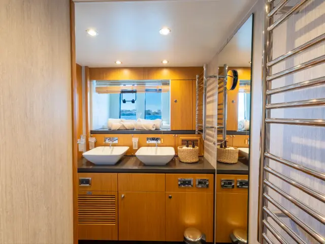 PAPAMARES | Fairline Squadron 78 — 52 / 61