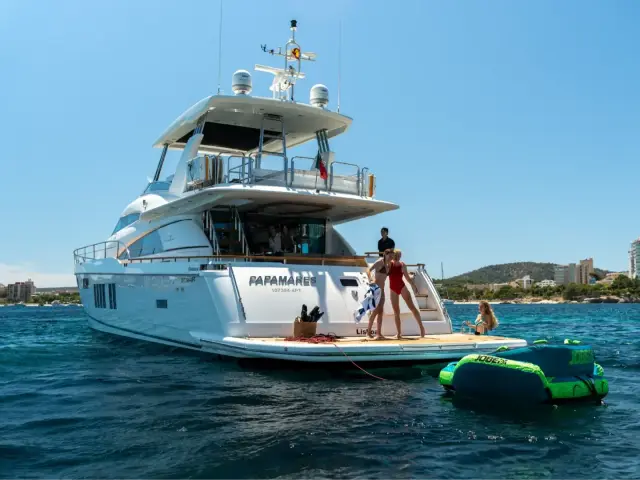 PAPAMARES | Fairline Squadron 78 — 3 / 61