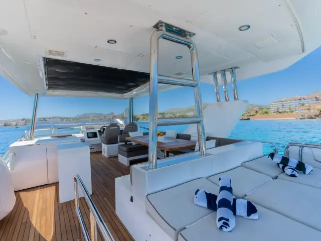 PAPAMARES | Fairline Squadron 78 — 29 / 61