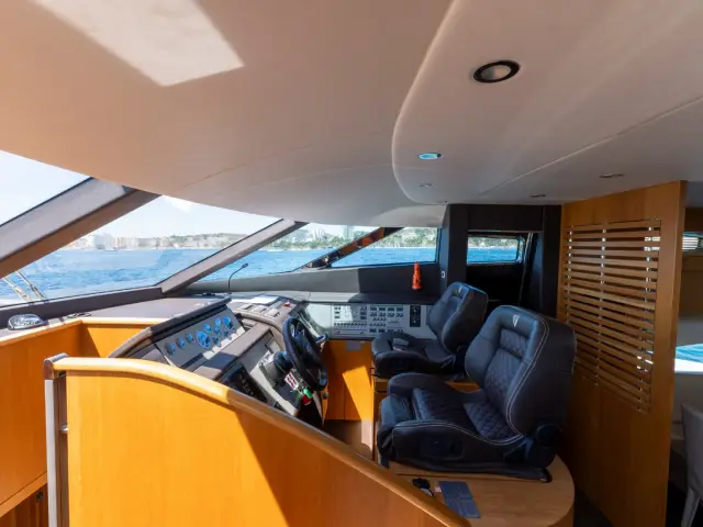 PAPAMARES | Fairline Squadron 78 — 45 / 61