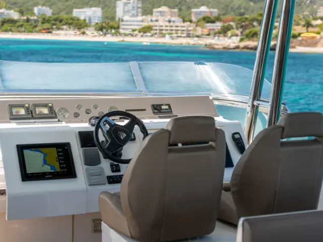 PAPAMARES | Fairline Squadron 78 — 32 / 61