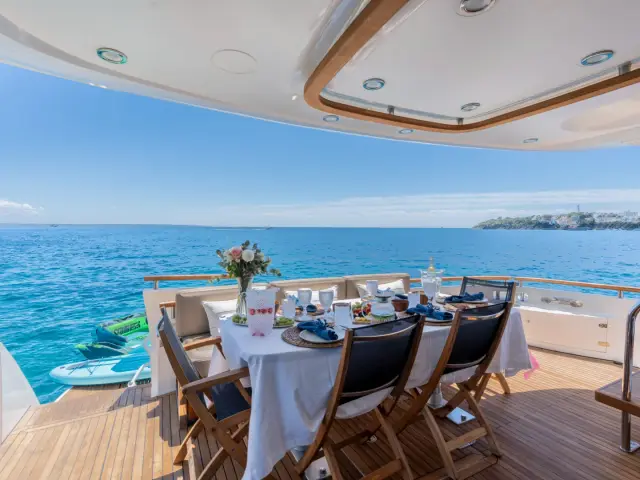 PAPAMARES | Fairline Squadron 78 — 30 / 61