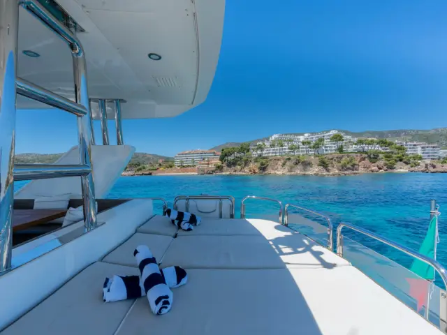 PAPAMARES | Fairline Squadron 78 — 18 / 61