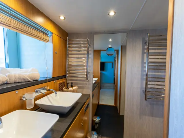 PAPAMARES | Fairline Squadron 78 — 53 / 61