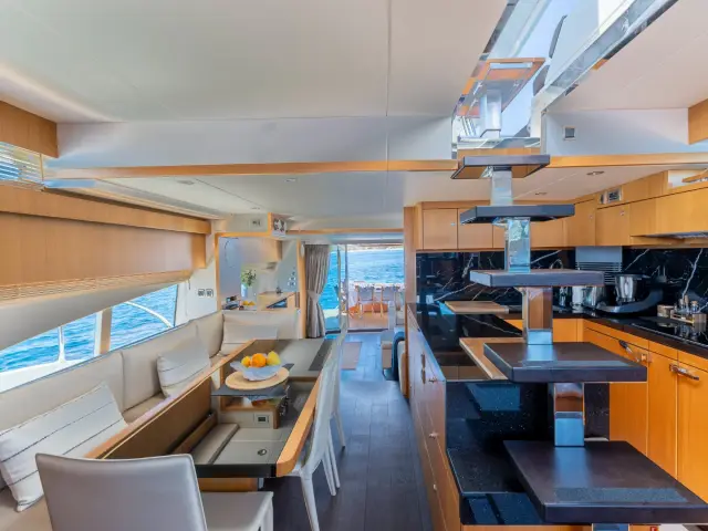 PAPAMARES | Fairline Squadron 78 — 26 / 61