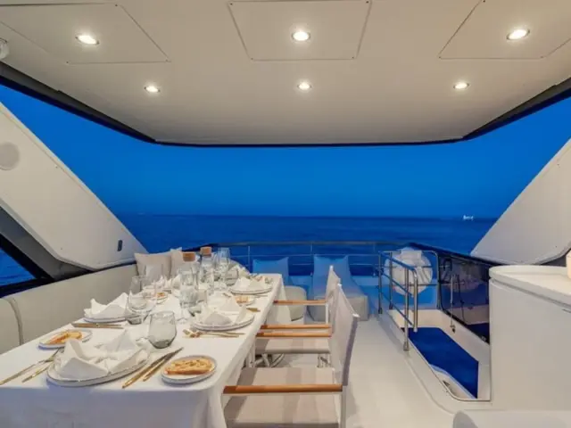 SBK | Azimut 68 Fly — 12 / 35