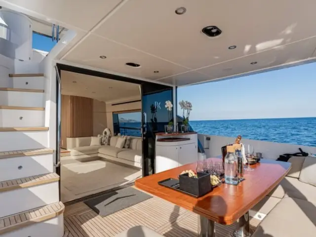 SBK | Azimut 68 Fly — 18 / 35