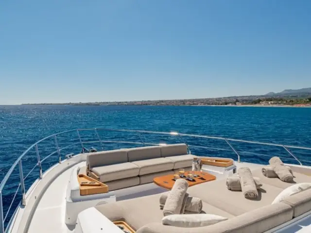 SBK | Azimut 68 Fly — 16 / 35