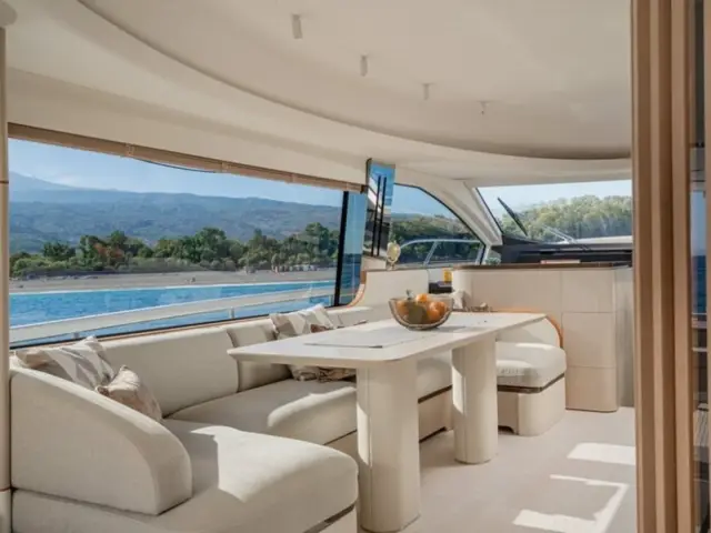 SBK | Azimut 68 Fly — 22 / 35