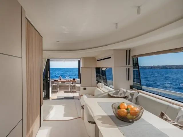 SBK | Azimut 68 Fly — 27 / 35