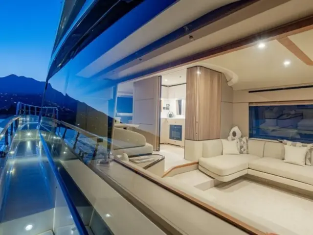 SBK | Azimut 68 Fly — 34 / 35