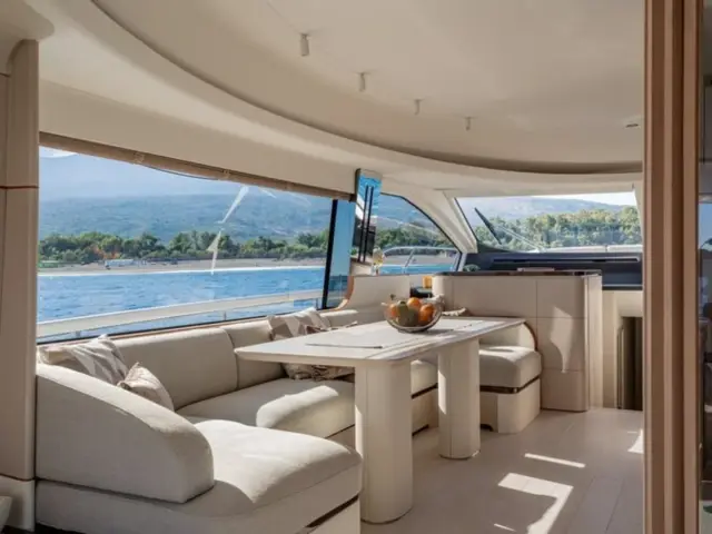 SBK | Azimut 68 Fly — 26 / 35