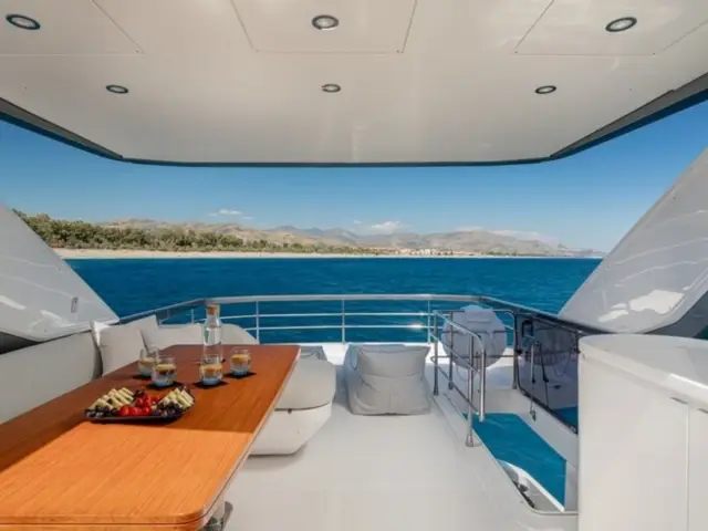 SBK | Azimut 68 Fly — 9 / 35