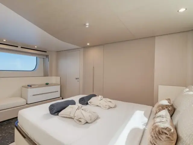 SBK | Azimut 68 Fly — 29 / 35