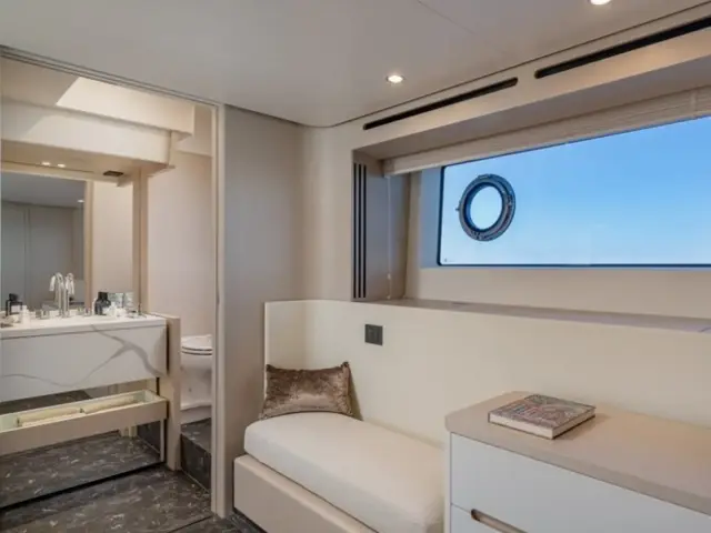 SBK | Azimut 68 Fly — 30 / 35