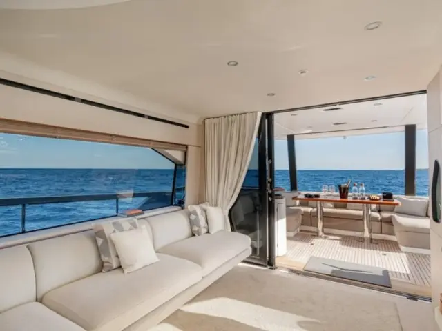 SBK | Azimut 68 Fly — 25 / 35