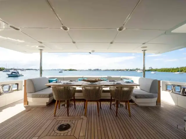 ALEGRIA  | Azimut 105 Grande — 8 / 19