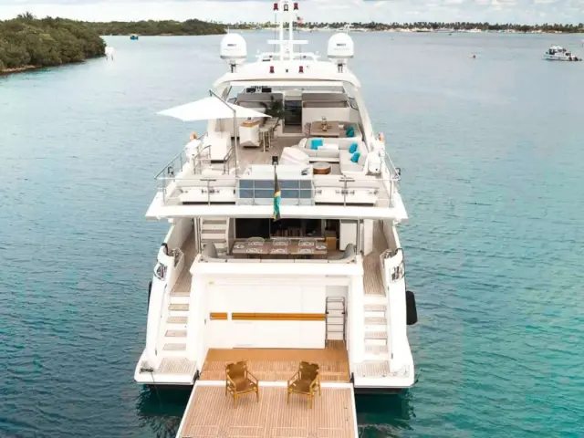 ALEGRIA  | Azimut 105 Grande — 4 / 19