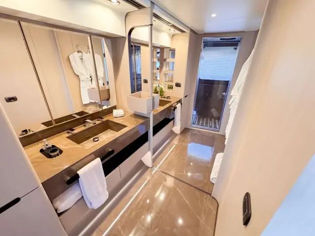 ALEGRIA  | Azimut 105 Grande — 16 / 19