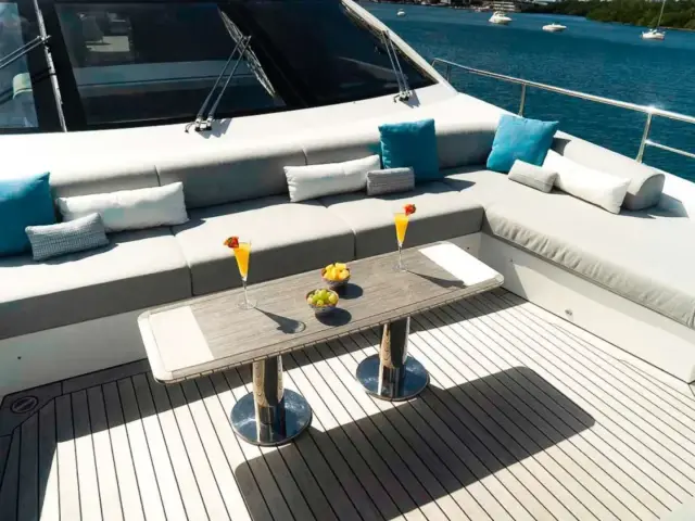 ALEGRIA  | Azimut 105 Grande — 7 / 19