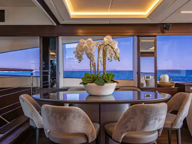 MOZZ II | Sunseeker 27M — 16 / 36
