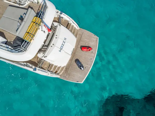 MOZZ II | Sunseeker 27M — 25 / 36
