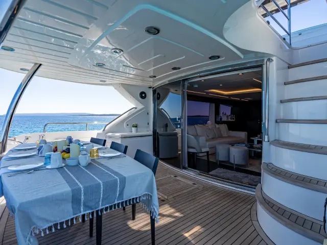 MOZZ II | Sunseeker 27M — 31 / 36