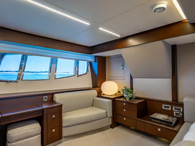 MOZZ II | Sunseeker 27M — 21 / 36