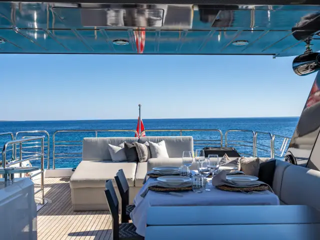 MOZZ II | Sunseeker 27M — 12 / 36