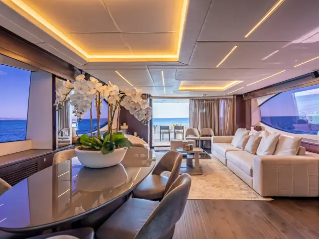 MOZZ II | Sunseeker 27M — 29 / 36