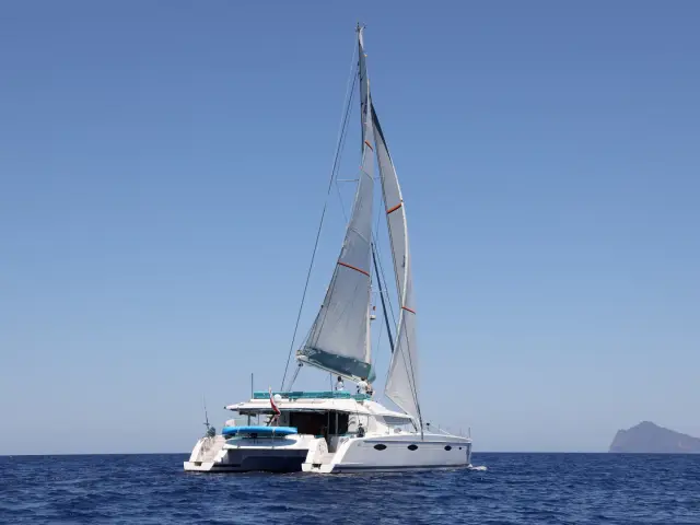 LIR | Fountaine Pajot Victoria 67 — 8 / 22