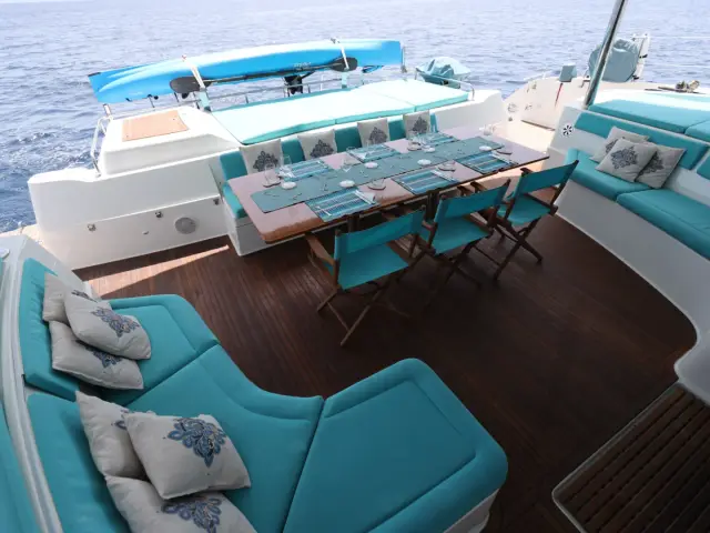 LIR | Fountaine Pajot Victoria 67 — 11 / 22