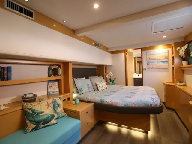 LIR | Fountaine Pajot Victoria 67 — 17 / 22