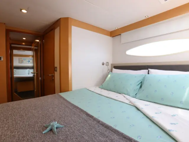 LIR | Fountaine Pajot Victoria 67 — 19 / 22