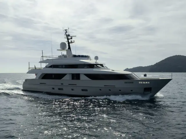 AKAR XIII | Sanlorenzo SD112 — 7 / 24