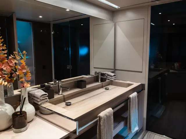 ELLA | Riva Argo 90  — 26 / 27