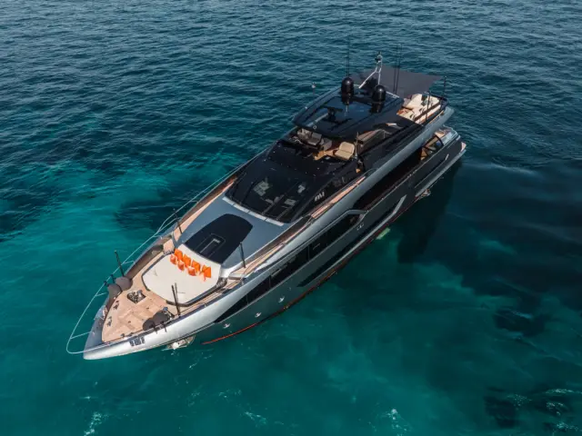 ELLA | Riva Argo 90  — 3 / 27